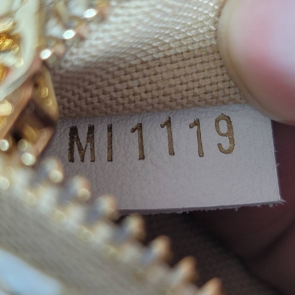 New Kept Unused LV Bumbag Monogram Giant 2019 - Picture 14 of 14